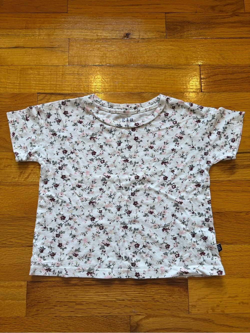 GAP White Floral Short Sleeve Tee with Pink and Burgundy Blossoms